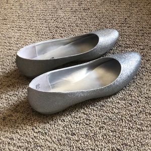 American Eagle size 10 silver sparkle flats